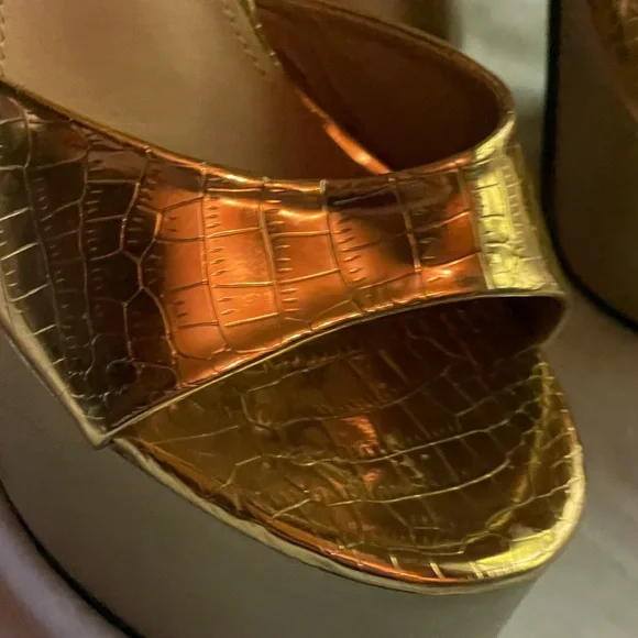 GOLD PLATFORM MULE US 9 woman’s ⛄️ - Picture 6 of 12